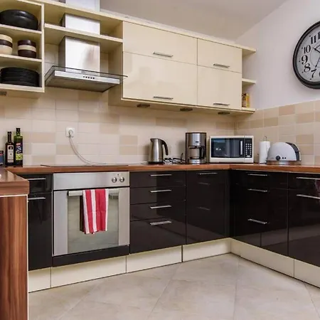 Lucha Apartment *