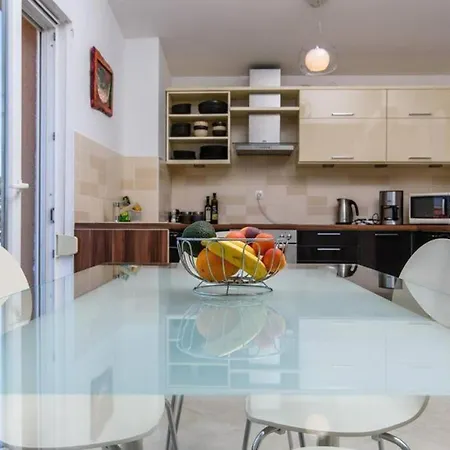 Apartman Lucha *