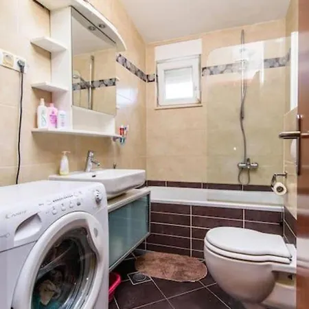 Apartman Lucha *